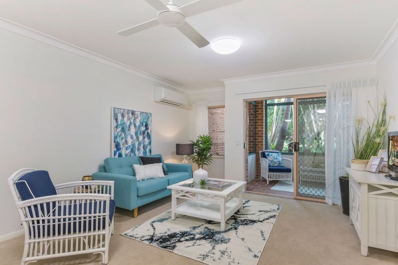 1 bedroom ground floor apartment close to all Manor amenities