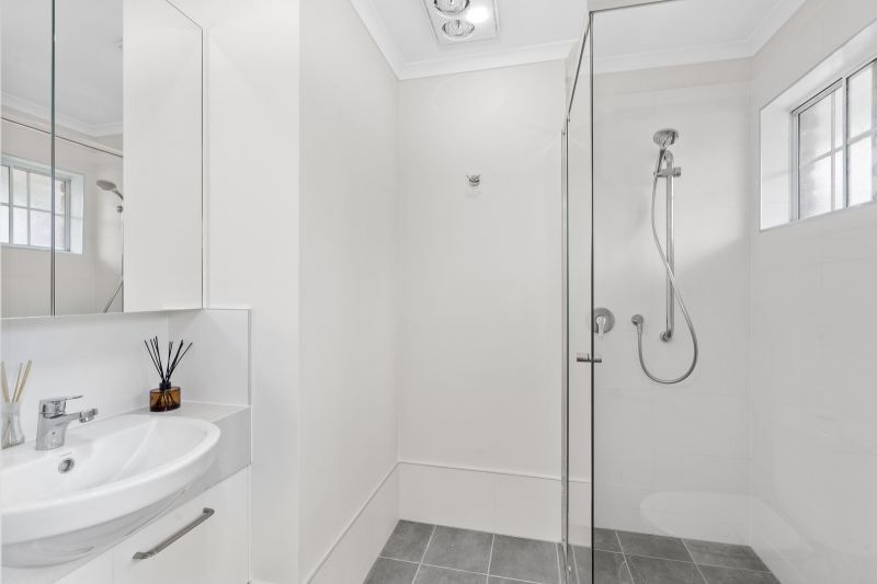 Coming Soon!!!
Beautiful two-bedroom, one bathroom villa with room for a golf buggy.