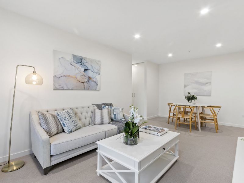 Bright, Airy Apartment with Balcony Views and Modern Finishes