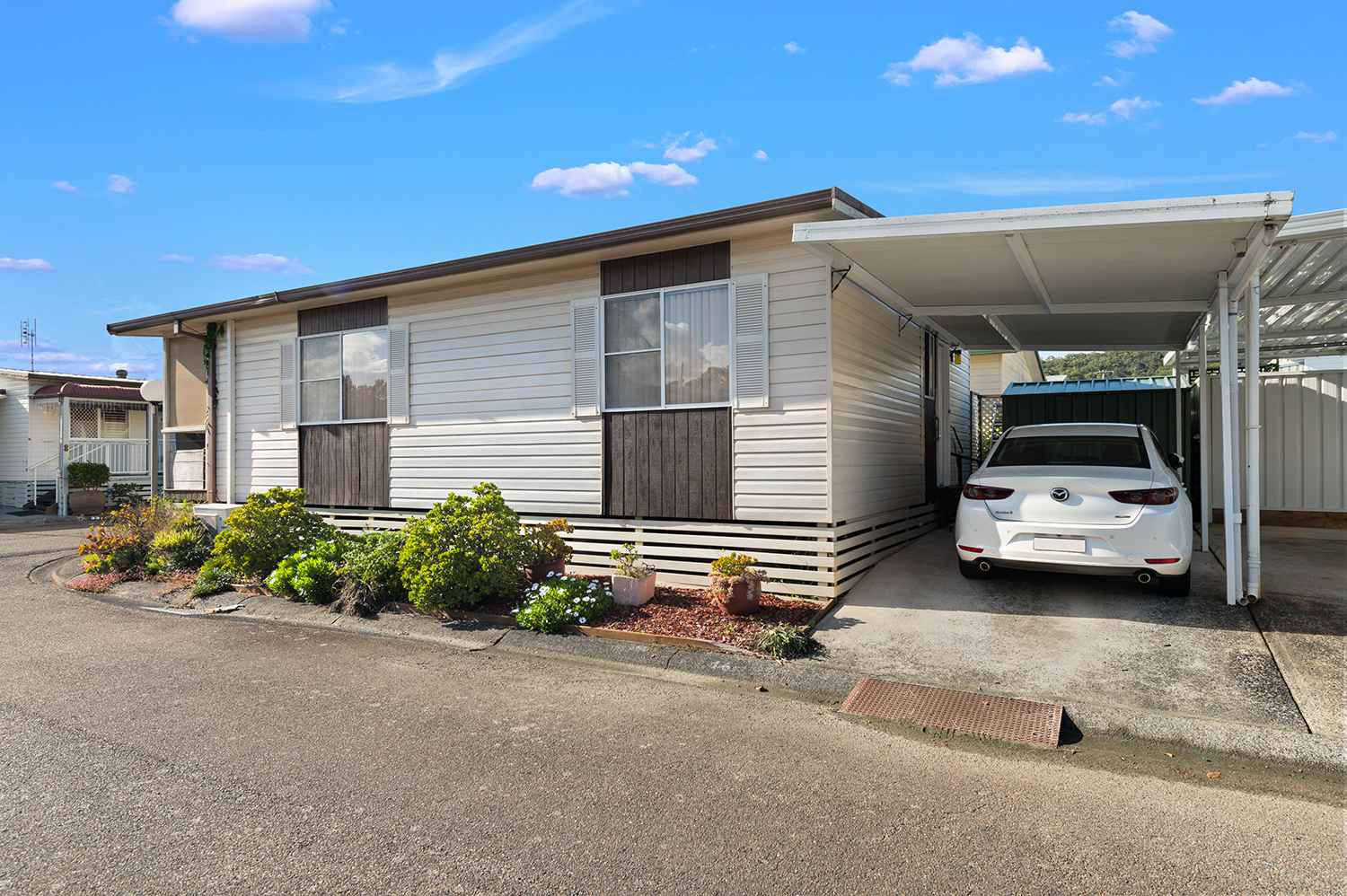 Convenience at Broadlands - Beautiful Home - Two Big Bedrooms