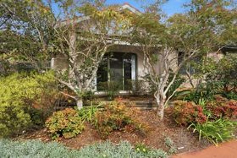 North facing, easy Ground-Level Living with Garden Views