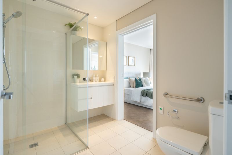 Newly reinstated Apartment with amazing full city views -this awaits you! 1 bedroom / 1 study / 1 bathroom