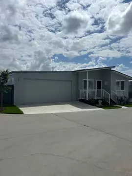 Spacious Two Bedroom Residence - Corner block position 