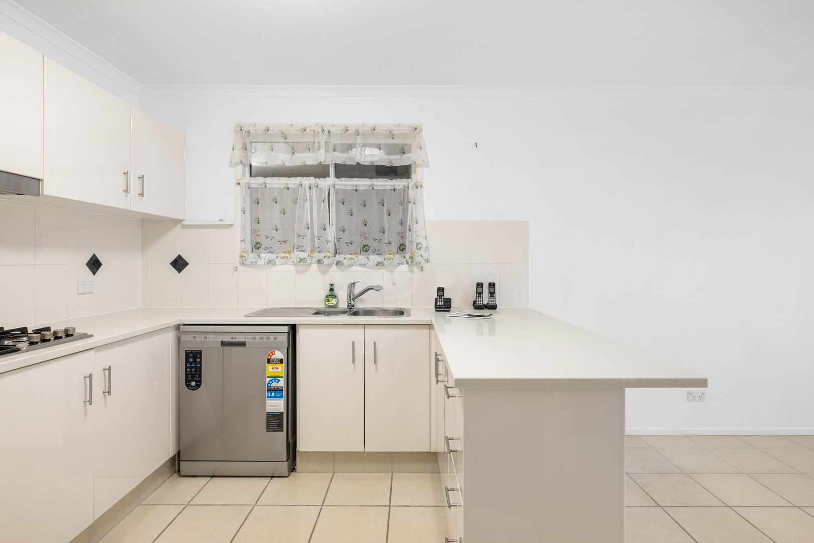 Lovely 2 Bedroom Home Close to the Country Club