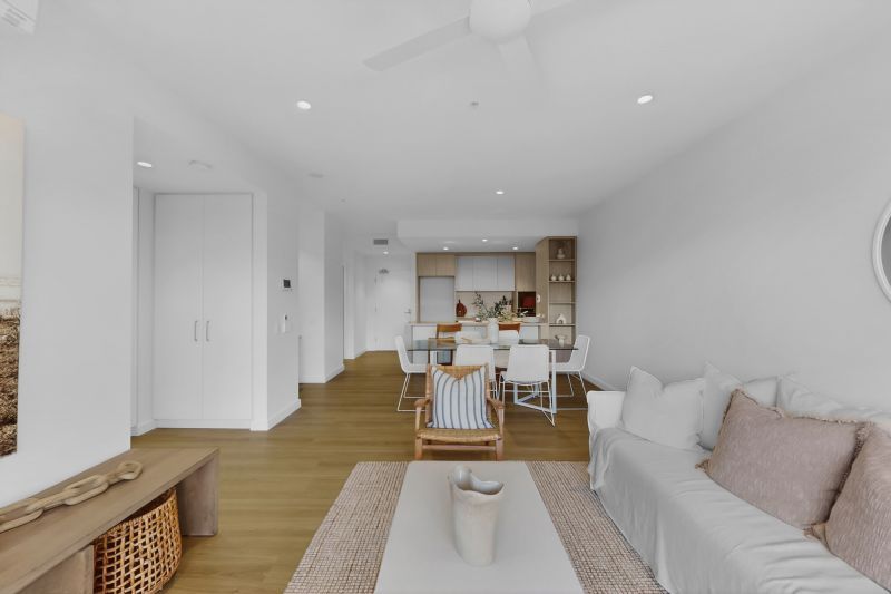 Coastal Apartment with Resort‑Style Amenities