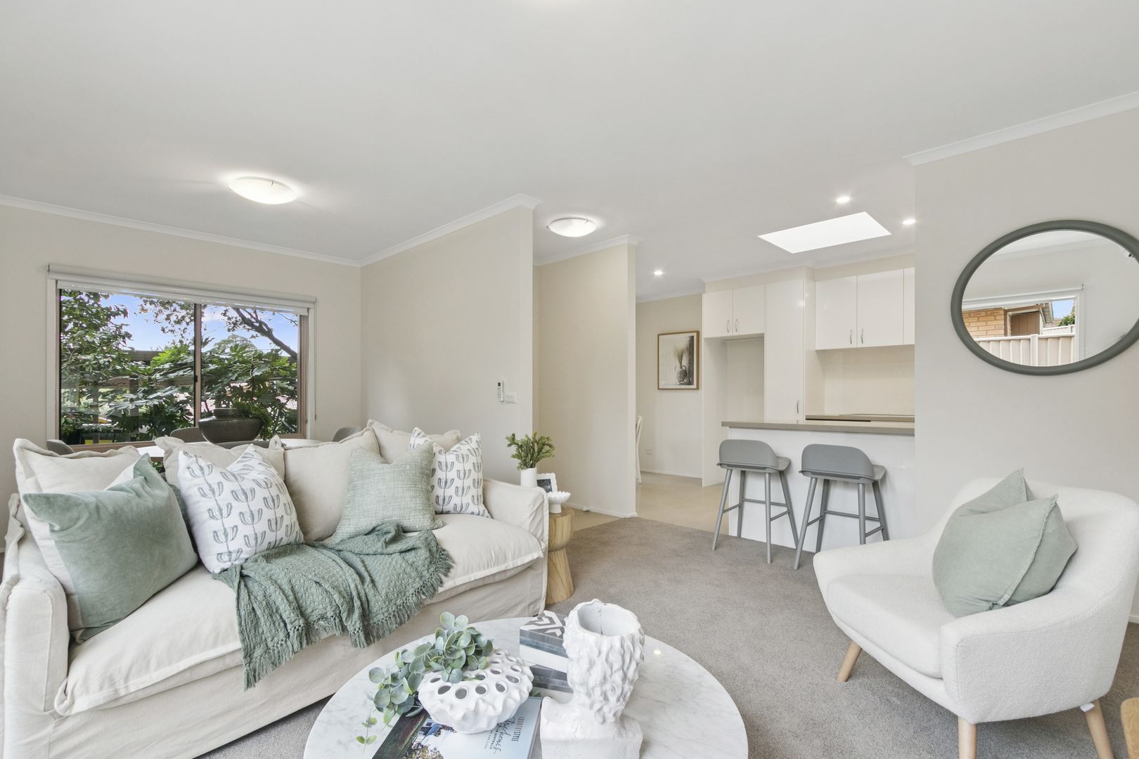2 bed villa with private courtyard and modern kitchen