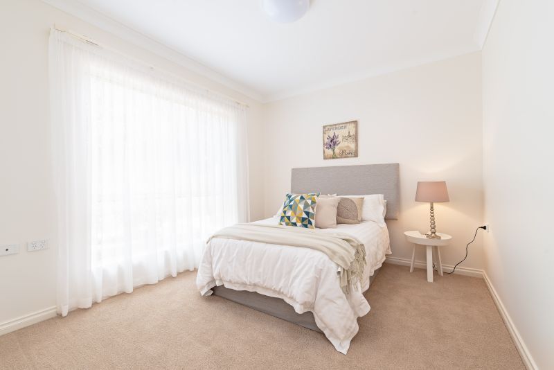 Spacious unit refurbished in a contemporary style