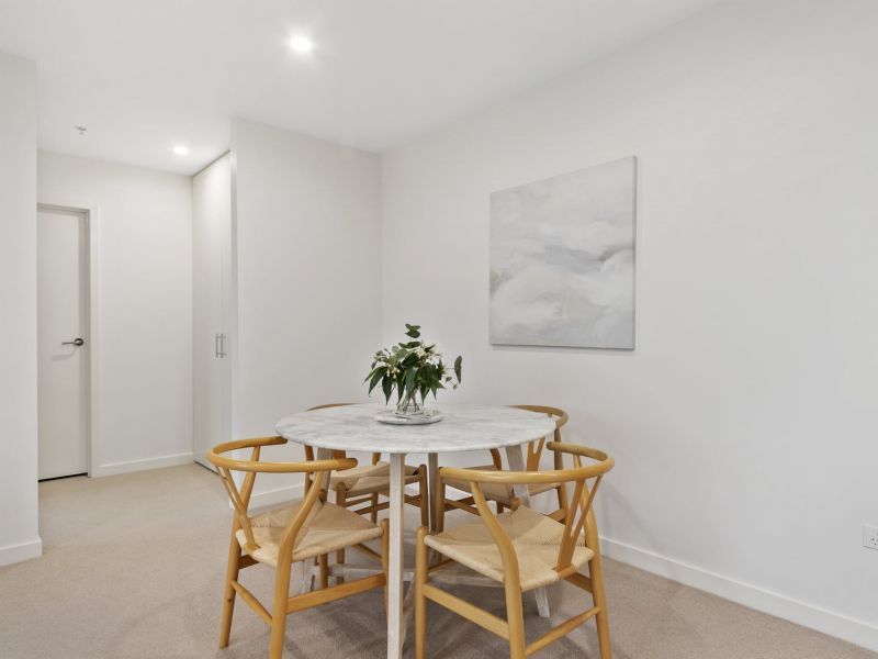 Bright, Airy Apartment with Balcony Views and Modern Finishes