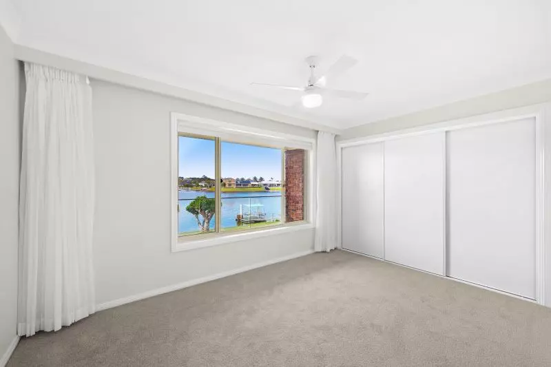 Under Offer -Ground Unit with a stunning Waterfront Location