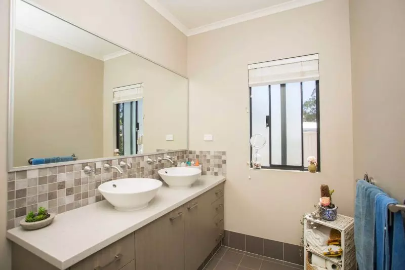 Beautiful & spacious 3 bedroom, 2 bathroom home with double carport