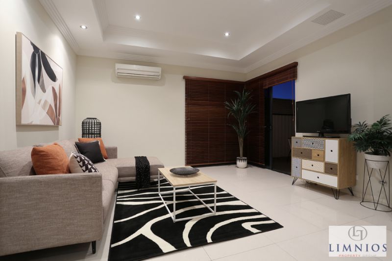 Spacious End Villa