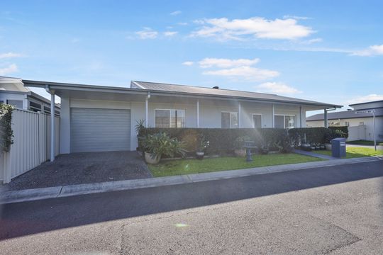 Palm Lake Resort Fern Bay - Ideally Positioned