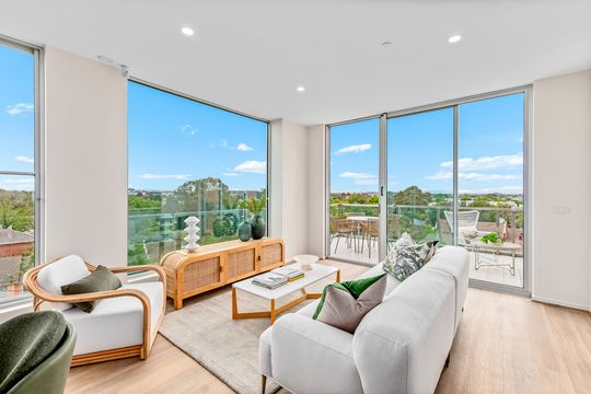 Airy top-floor apartment with stunning north-east views