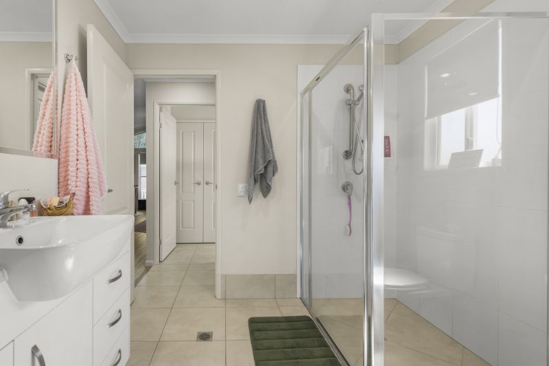 Light Filled Home - Relaxed Living!