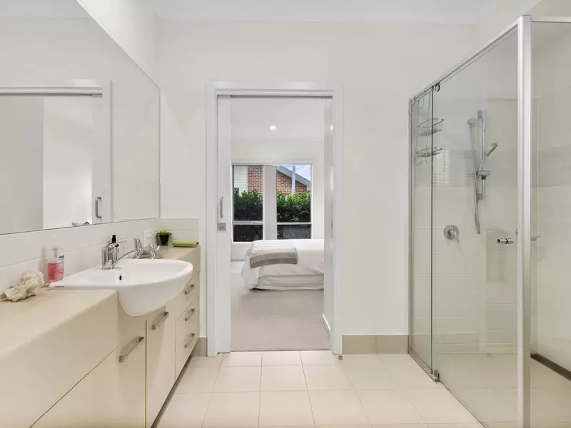 Bright, Stylish Home with Lovely Garden Outlook