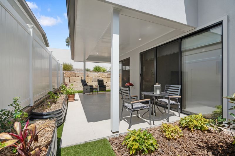 Attention Travel Enthusiasts!