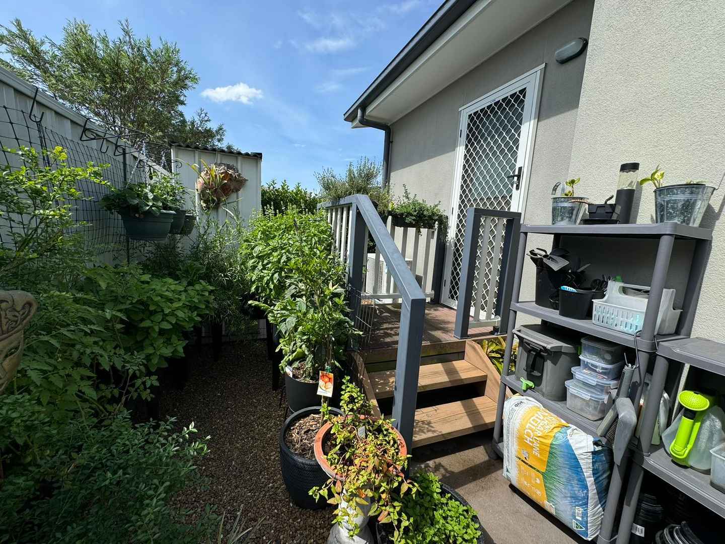 OVER 50'S LIFESTYLE LIVING - READY TO MOVE IN! 