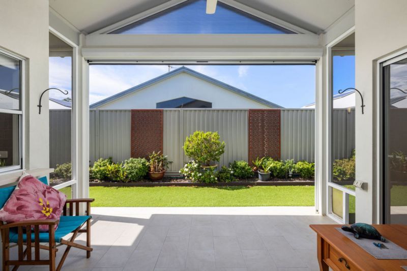 Elegant Three-Bedroom Retreat - Sunlit Alfresco Living