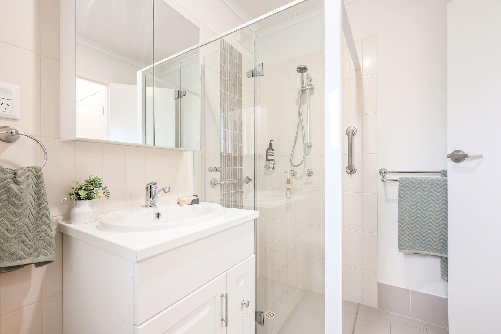 Are You Aged 65 Years Or Older And No Longer Working Fulltime? Discover Your Peaceful Retirement in Modbury