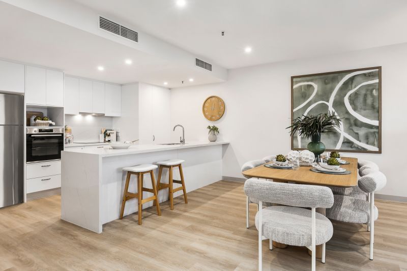 North-facing 2-bedroom apartment with views!