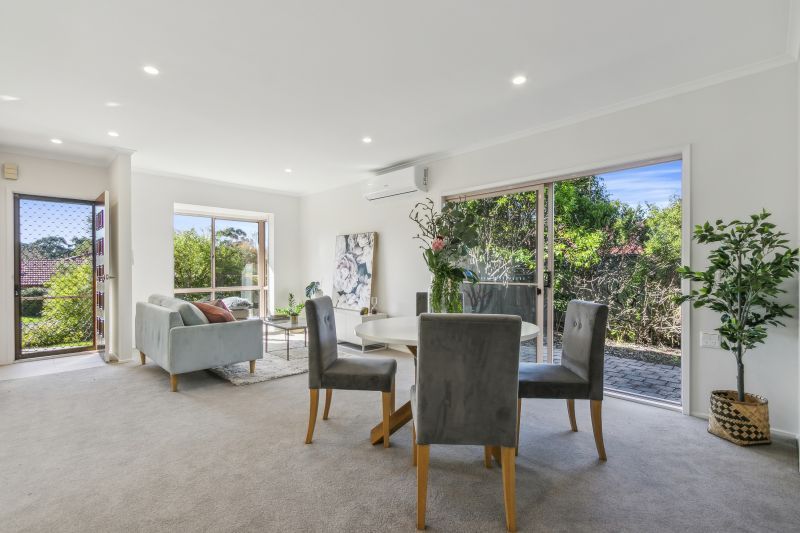 Beautifully refurbished 2-bed plus study villa