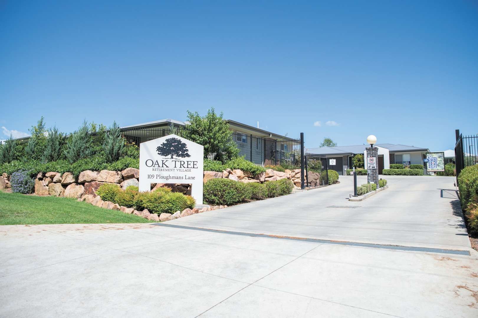 Villa 41| 2 bed + 1 bath + Powder - Oak Tree Retirement Village Orange