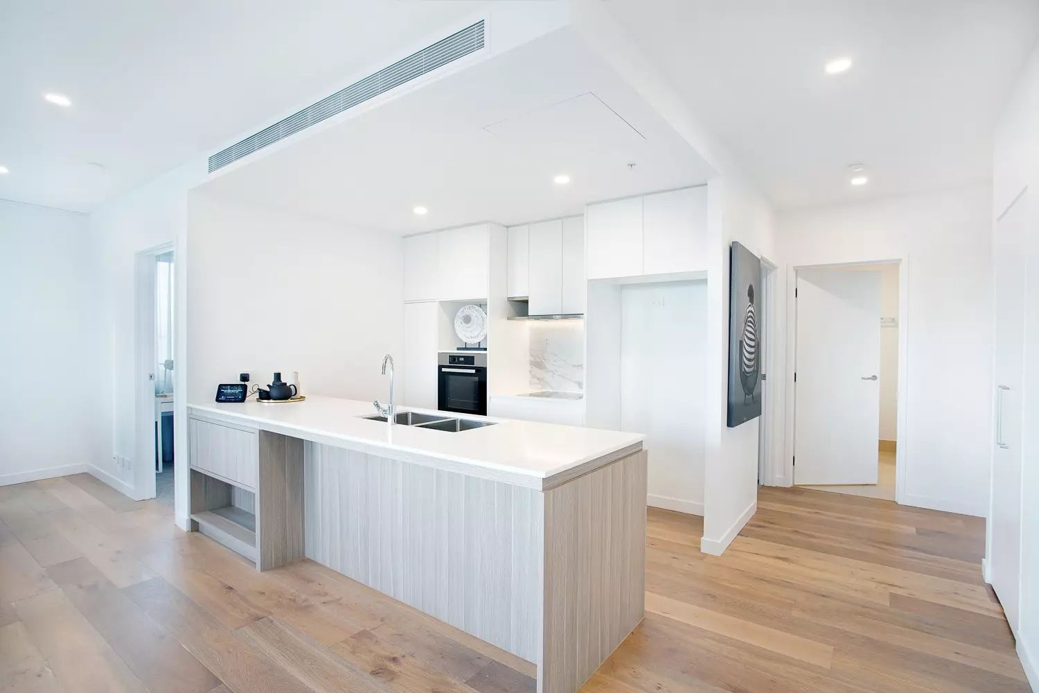 Light, Space and Stunning City Views-Last Remaining 3 Bedroom! Apt 201