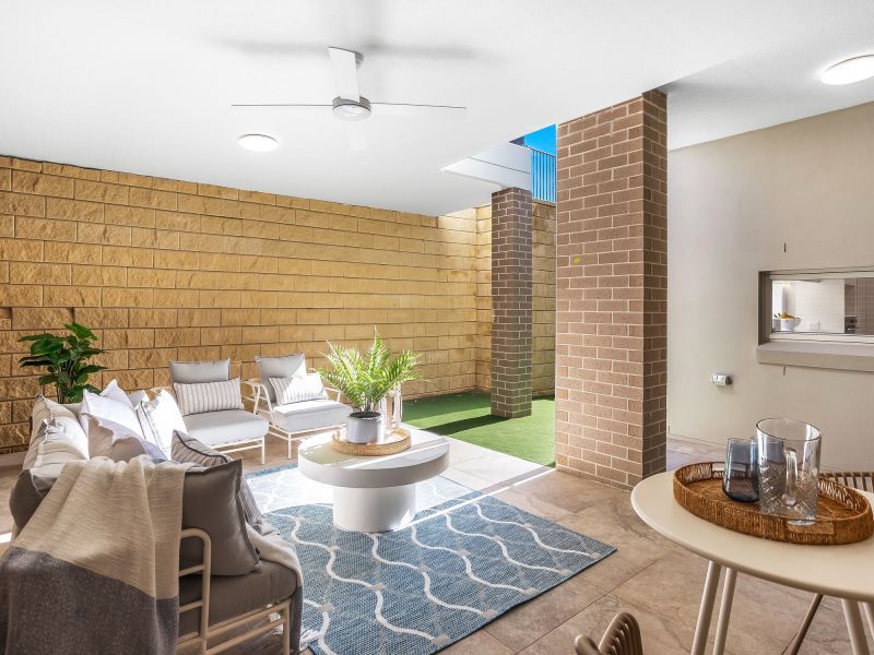 Elegant living by Shortland Waters golf course