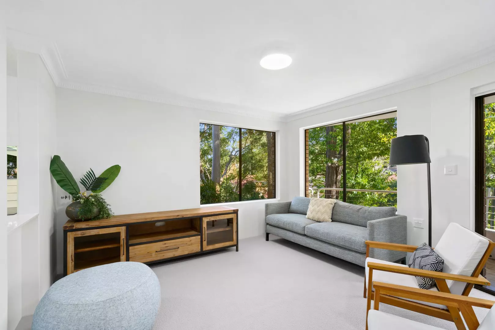 Stylish & Spacious Unit with Leafy Views