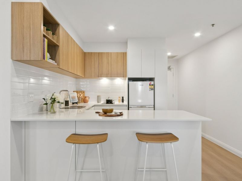 Refurbished Apartment with Leafy Balcony Retreat