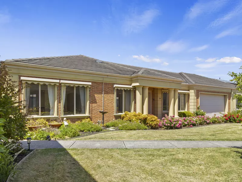 Stylish Home, Tranquil Setting