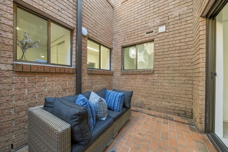 Refurbished large 2-bedroom unit with 4 outdoor spaces