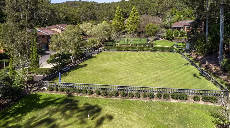 North-Facing Unit: Refreshed Decor, and Spacious Balcony – Contact Agent Today!