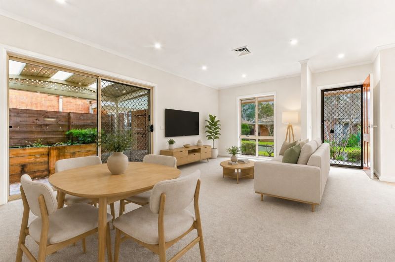 Updated, low-maintenance retirement living!