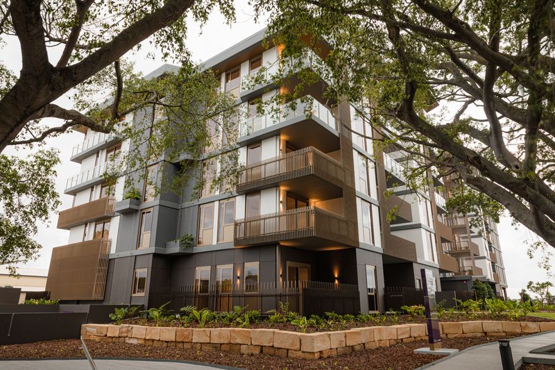 Spacious Ground-Floor Apartment with Two Outdoor Living Spaces