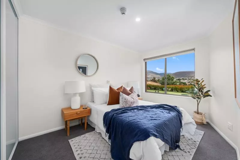 Apartment with views over community gardens