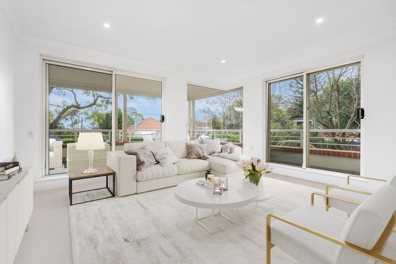 Private, sun-enriched entertainer's delight