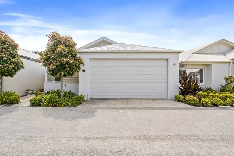 Tranquil Light-filled Lifestyle