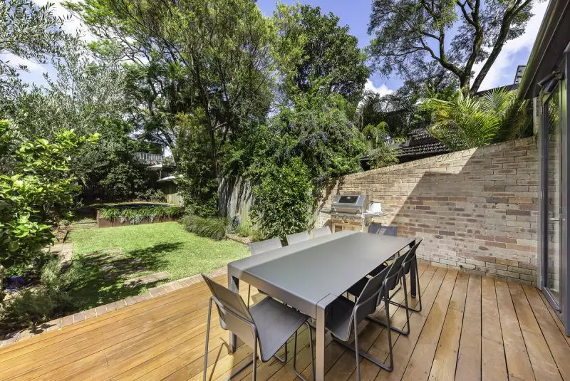 Enviable private position in a quiet but convenient street