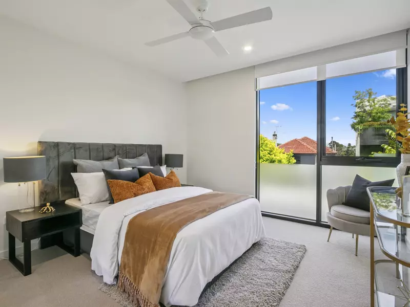 Brighton Bayside Apartment - Fully Refurbished