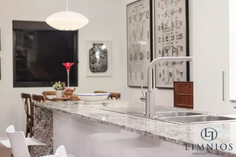 Warehouse Terrace Style Apartment With 3 Bedrooms Plus a Study!!