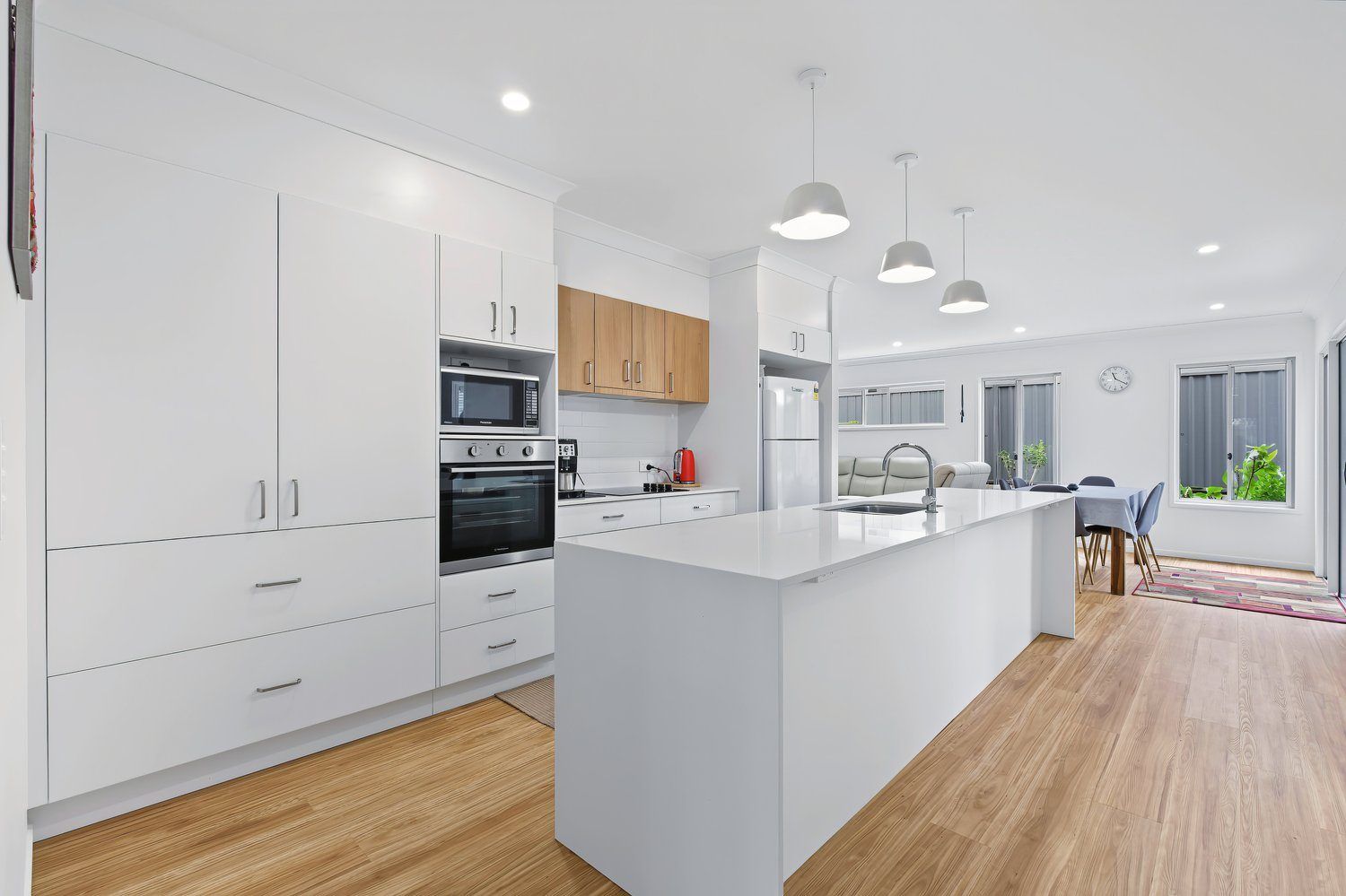 Modern Style, Prime Position