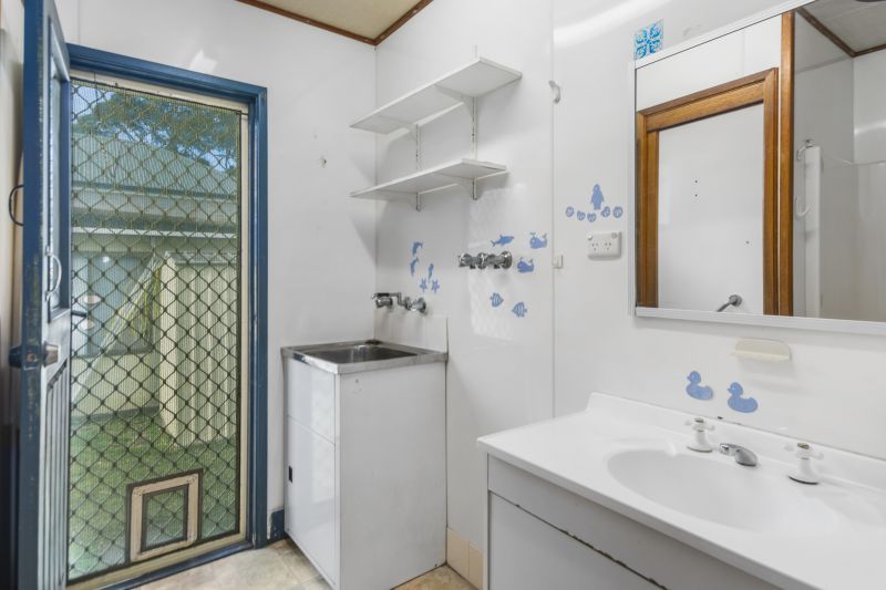 Vibrant Bungalow- Move in Now, Ready for Renovations!