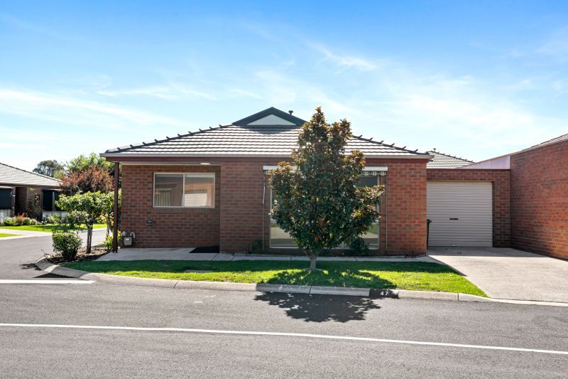 ** UNDER OFFER **   Fully renovated and ready to move in!