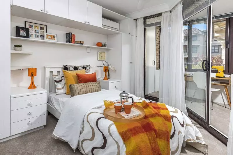 Beautifully Presented Renovated One Bedroom with Extra Workspace