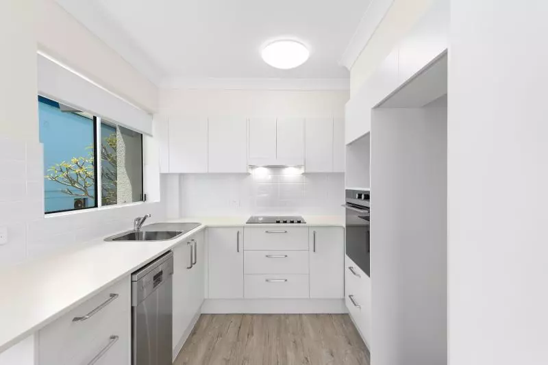 Gorgeous 1 bedroom unit with large open plan living/kitchen area.