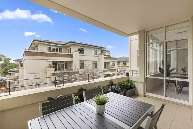 Bright & light with lovely garden views!