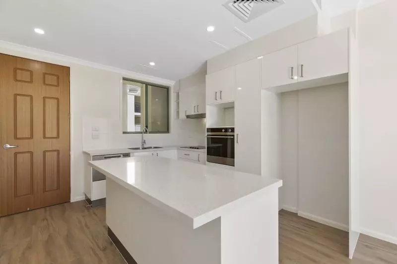 Light-filled one-bedroom apartment with study