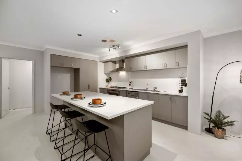 Spacious Riverside Family Retreat!