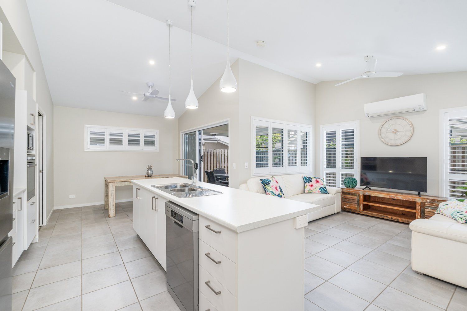 Fresh, Modern Haven with Private Entertaining